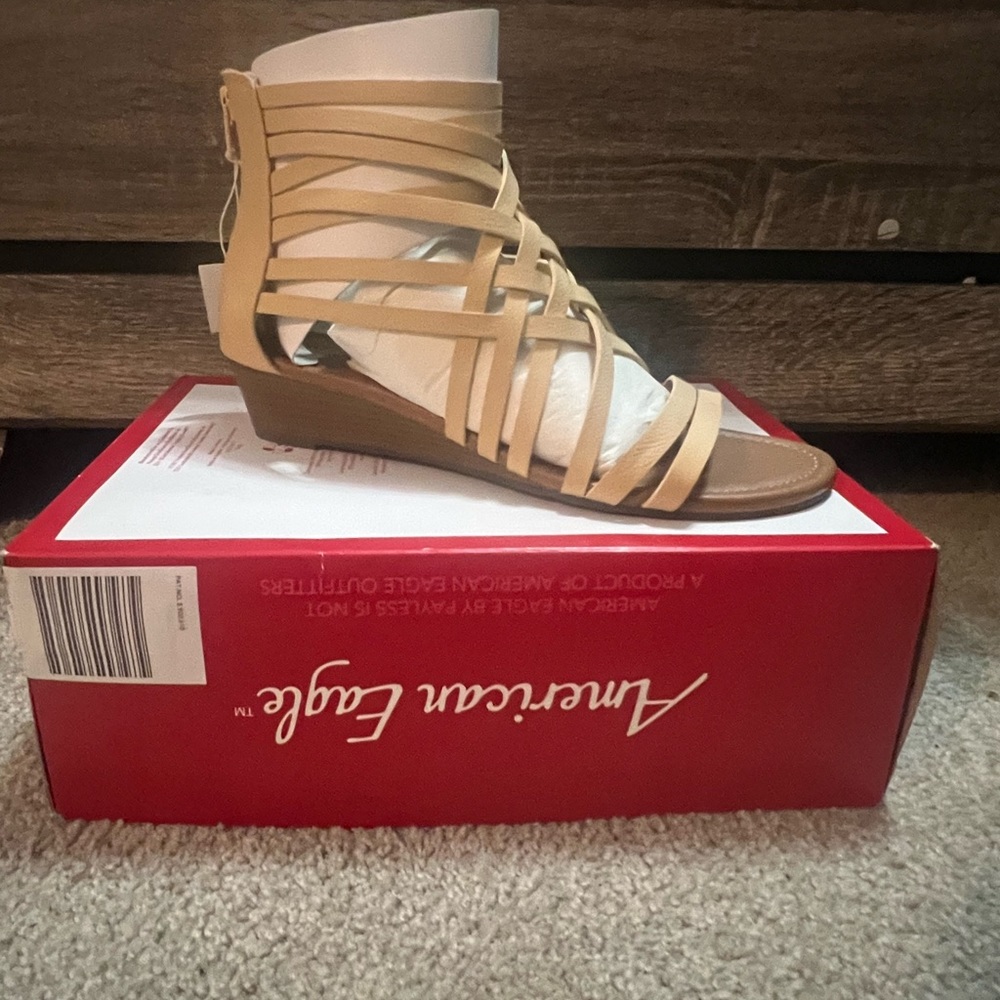 American Eagle size 9 Walsh Tan Sandals NEW